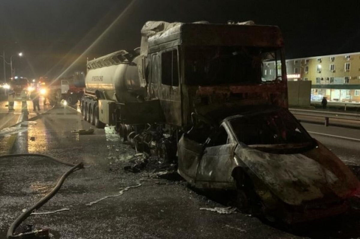    Стали известны подробности о сгоревших бензовозе и лековушке под Воронежем