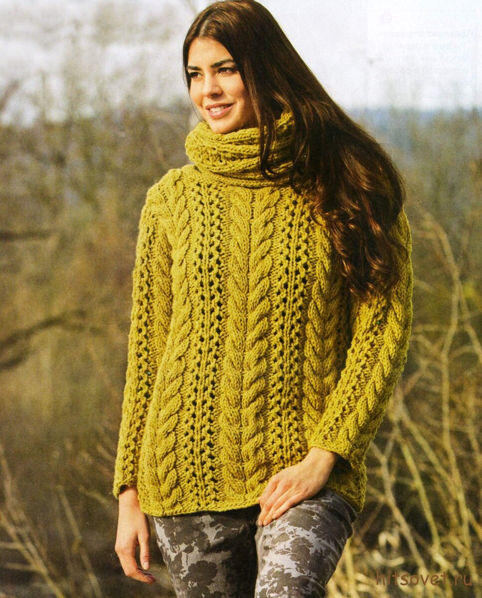 Пуловер горчичного цвета с дорожками из кос и ажура. 