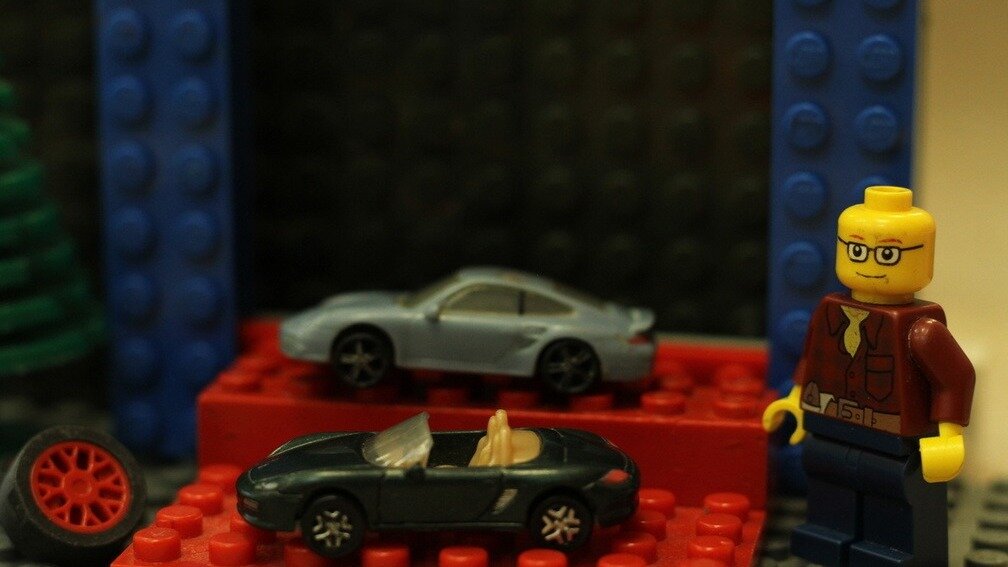     «Покупки» машин для сохранения красивых номеров и сожаление о наследстве — бывший начальник отдела ГИБДД ответил на вопросы суда. Корреспондент NewsTracker побывал на заседании.