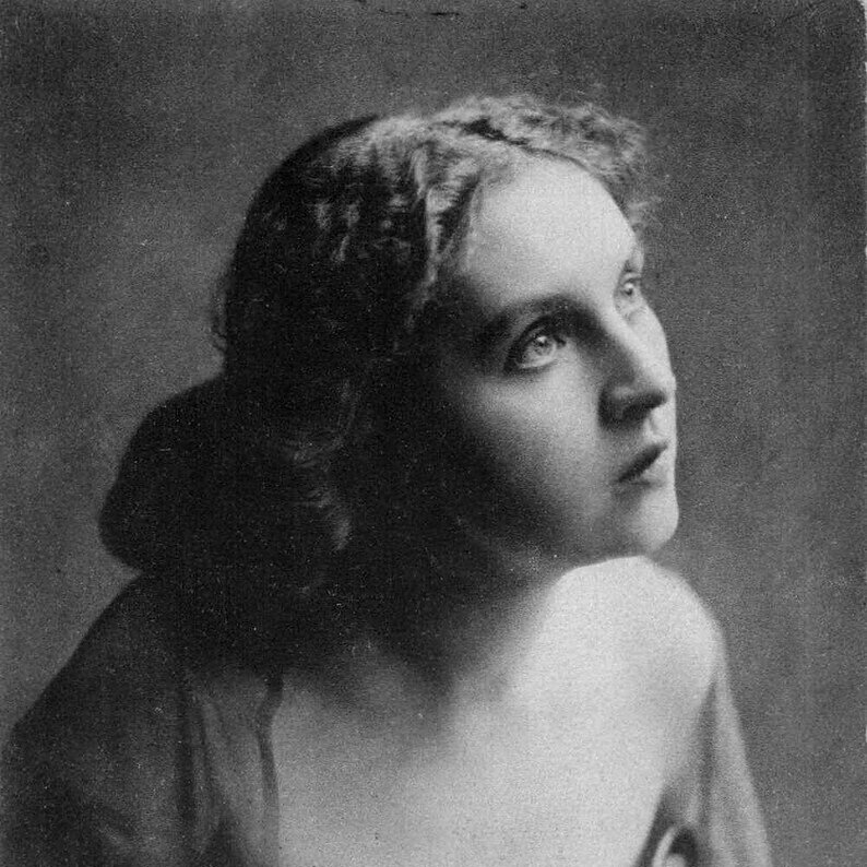 О. В. Гзовская (Прага, 1912 год)