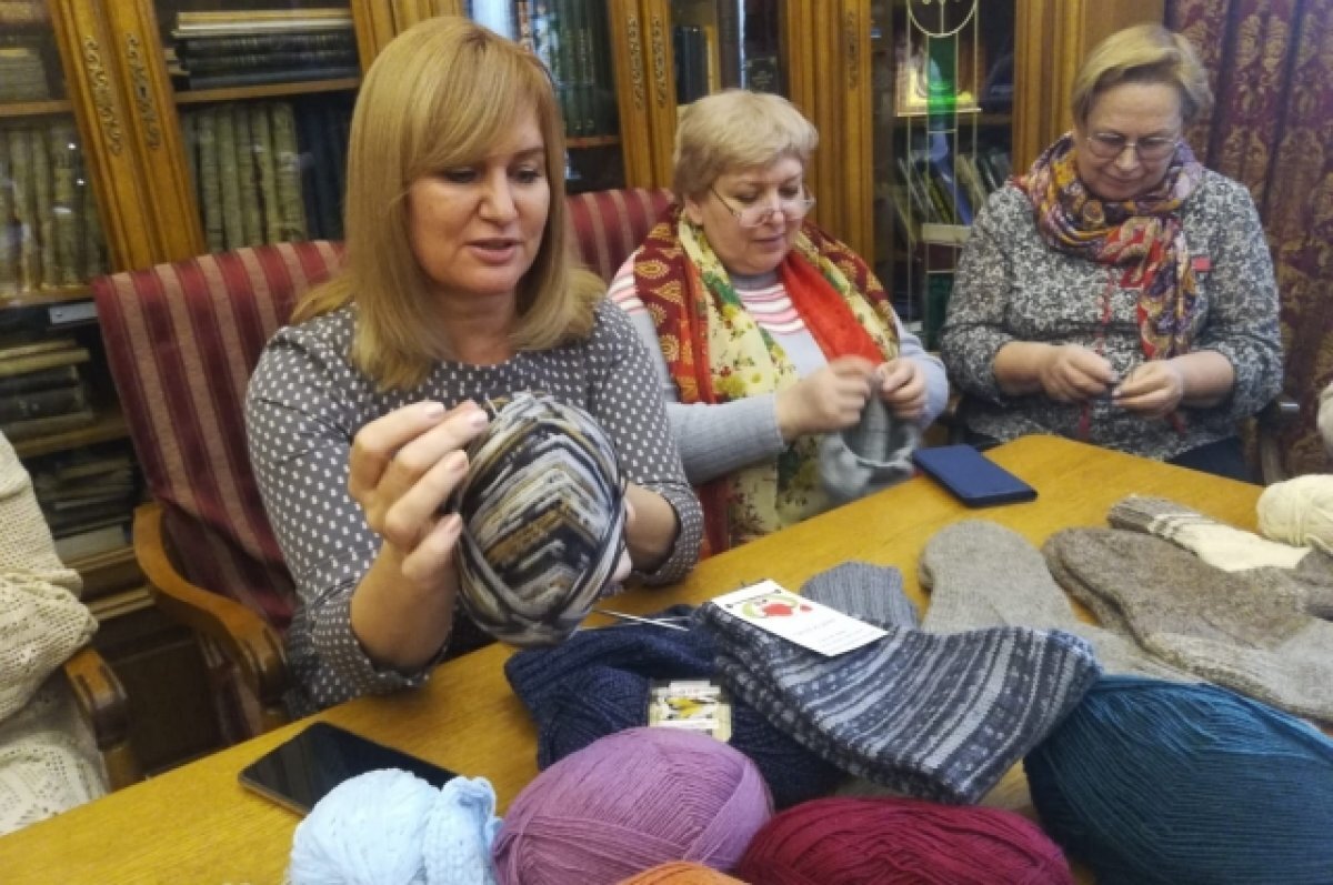    Бабий батальон. Уральские мастерицы отправляют в зону СВО сотни пар носков