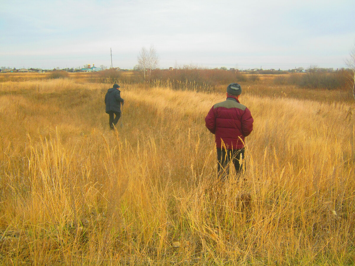 Земляная насыпь на объездной дороге вокруг села Алабуга, принятая Ю.А. Кузнецовым за вал