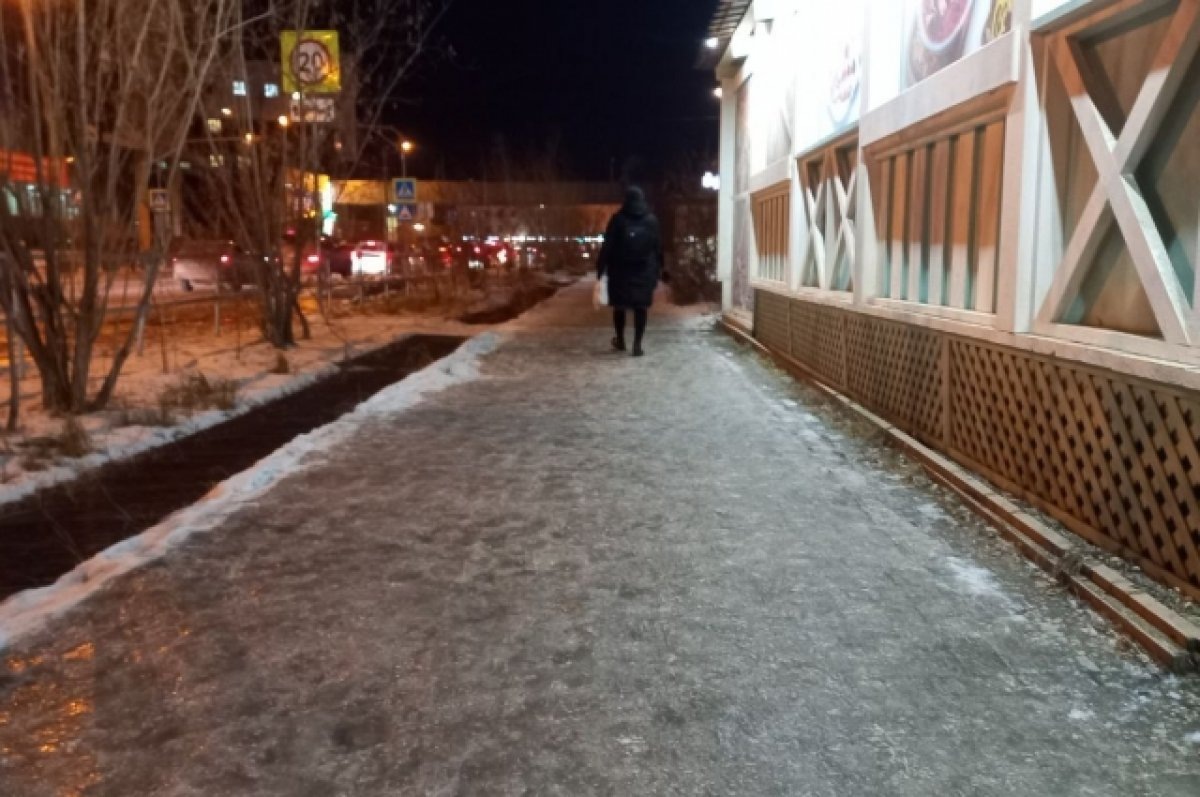    Пожилых воронежцев просят быть осторожными на улицах из-за гололеда