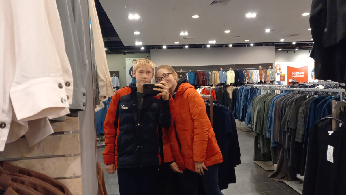 Это я со своей сестрой)