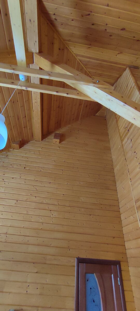 Конек крыши на 2 этаже