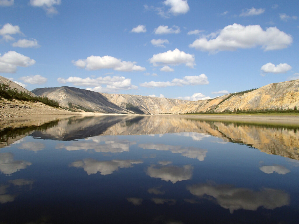 Вот по такой воде ребята рассчитывали идти. Фото из архива М. Митрофанова