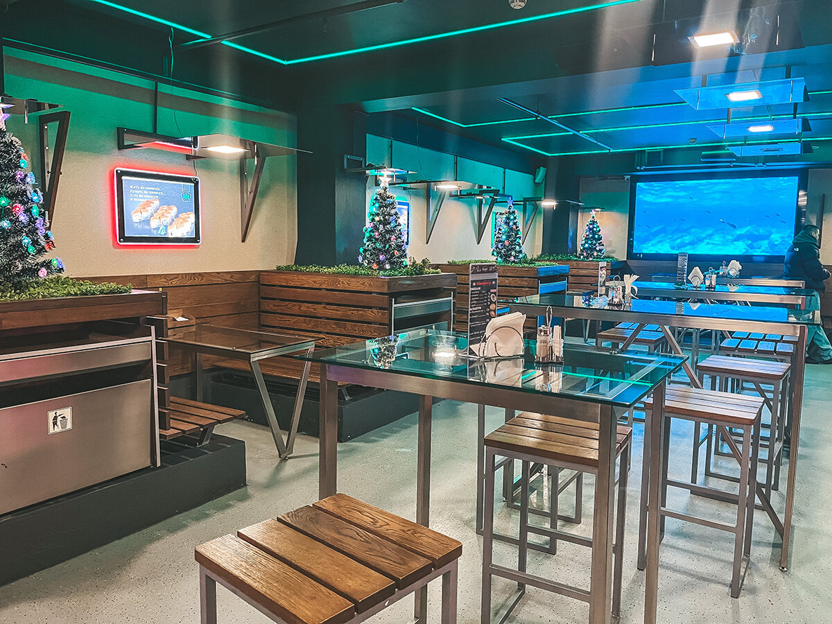 Вид на зал с другой стороны →