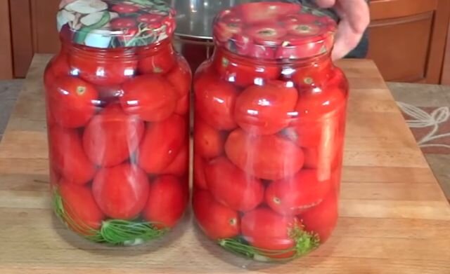 Резервуар для рассола баклажанов. Помидоры на зиму самый вкусный. Рассол для огурцов и помидор. Банка с огуречным рассолом. Рассол для помидор на 1 литр солёных.