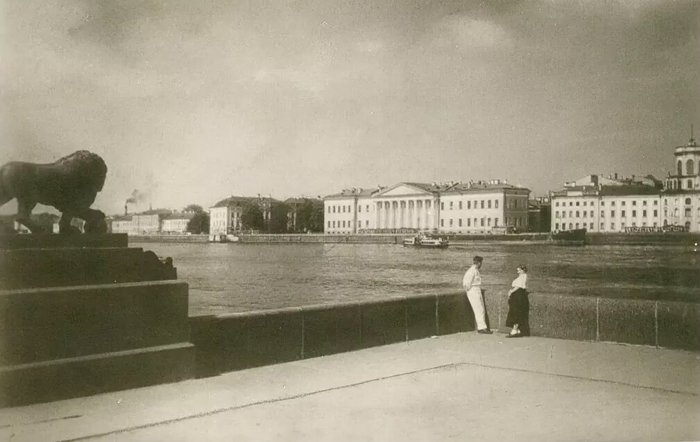 Нева у набережной Рошаля
