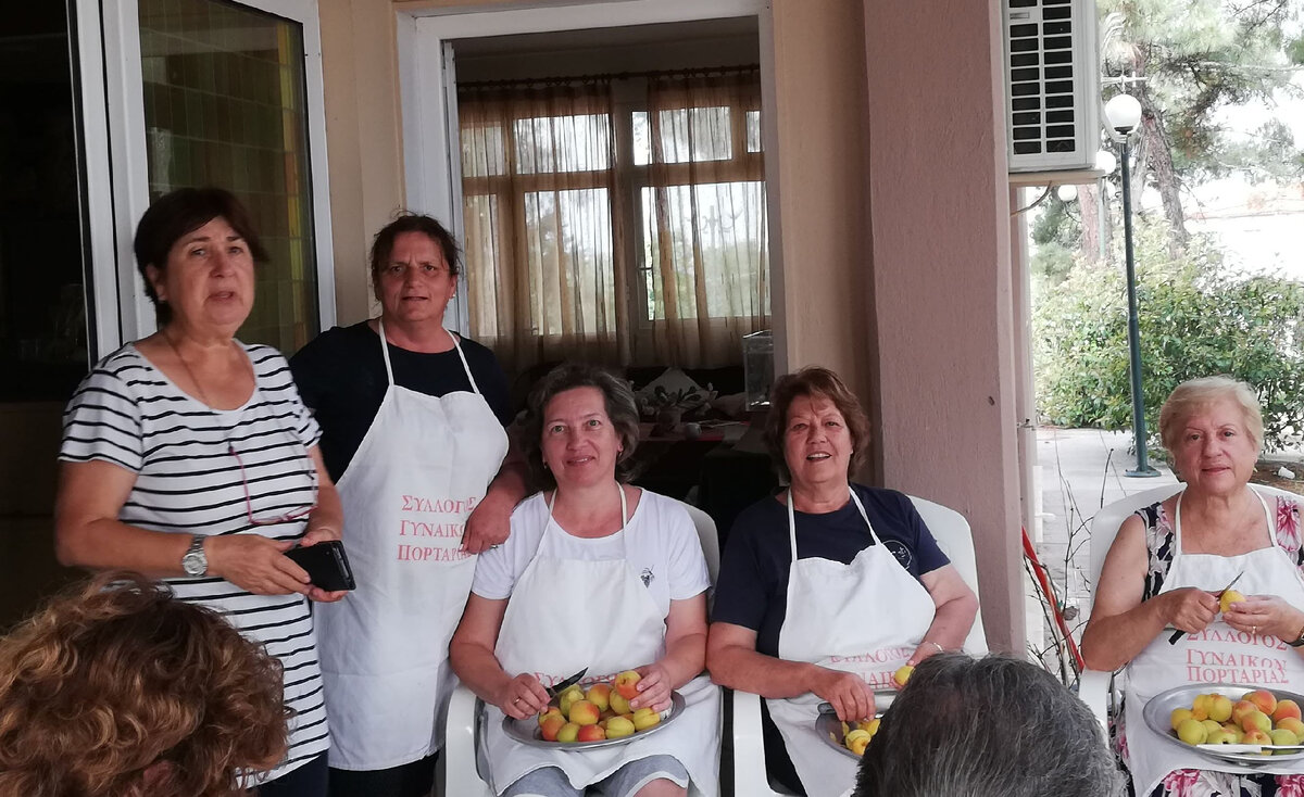 Чистим абрикосы