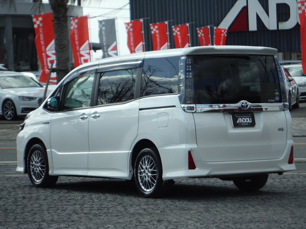 Toyota Voxy 2021