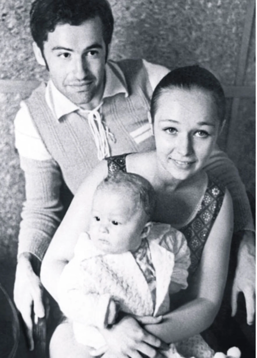 Геннадий с первой женой Ириной и сыном.