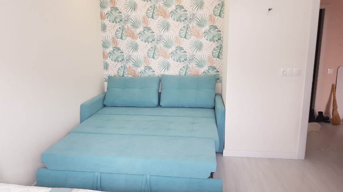 Прямой диван «Аэродром».  Сделали по размеру клиента.