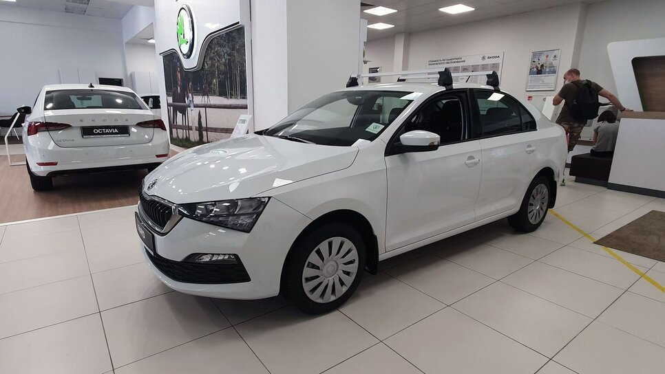 Skoda Rapid в шоу-руме официального дилера