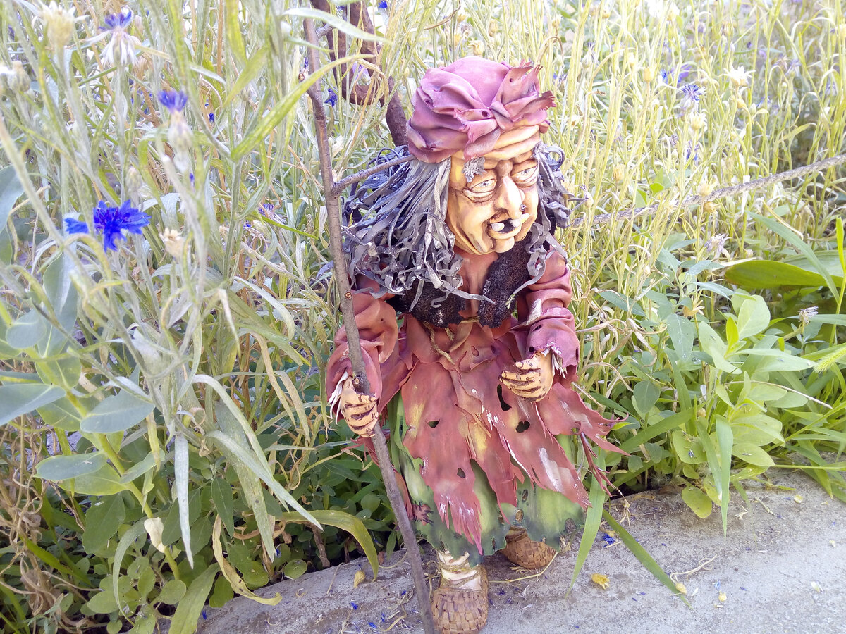 Интерьерная кукла из фоамирана.Фото из личного архива