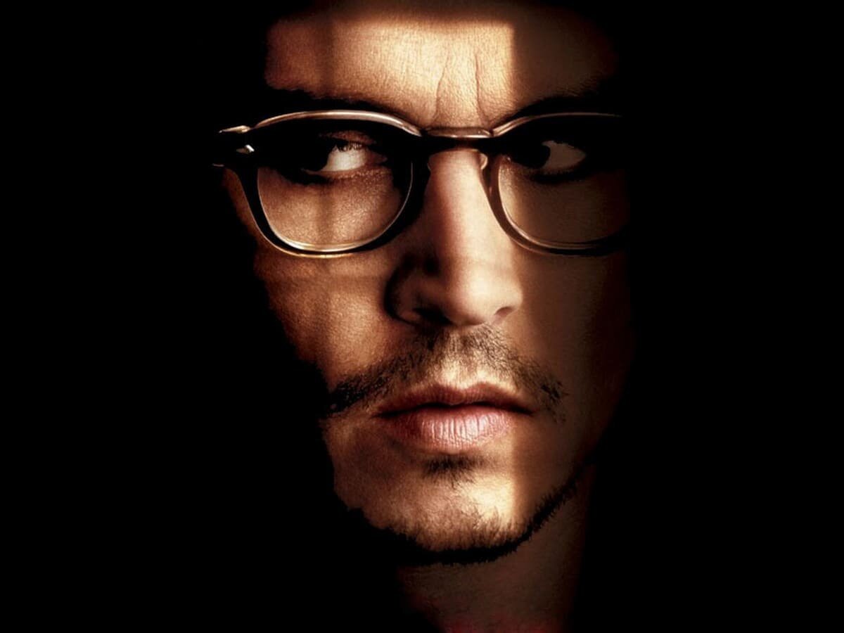 Фильм режиссёра Дэвида Кеппа «Тайное окно» (англ. «Secret Window»): жанры — триллер, драма, детектив; длительность — 96 минут; дата выхода — 2004 год; страна — США. Актёрский состав: Джонни Депп, Джон Туртурро, Мария Белло, Тимоти Хаттон, Чарльз Даттон. Возрастное ограничение — с 18 лет. 