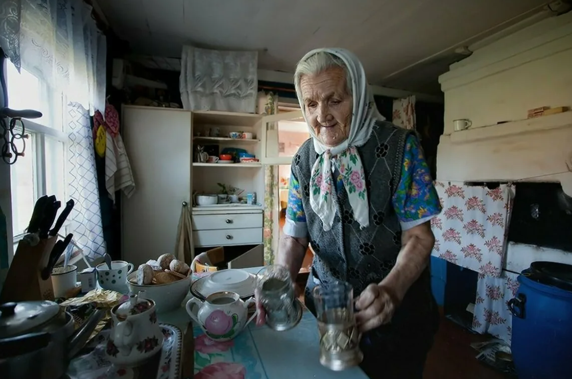 Старушка впустила переночевать к себе в дом семью цыган. Она даже подумать  не могла, что произойдёт после. | Динар Карагулов | Дзен