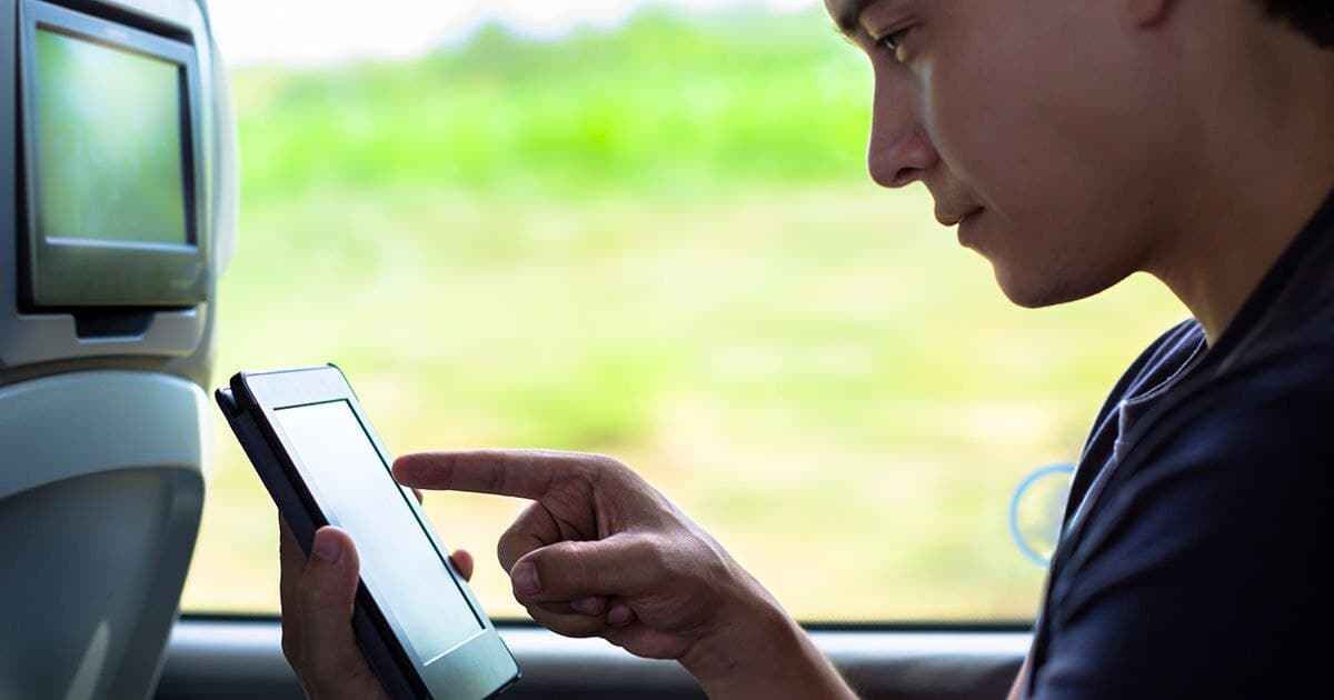 Автор статьи: Инна Дятлова, читает электронные книги