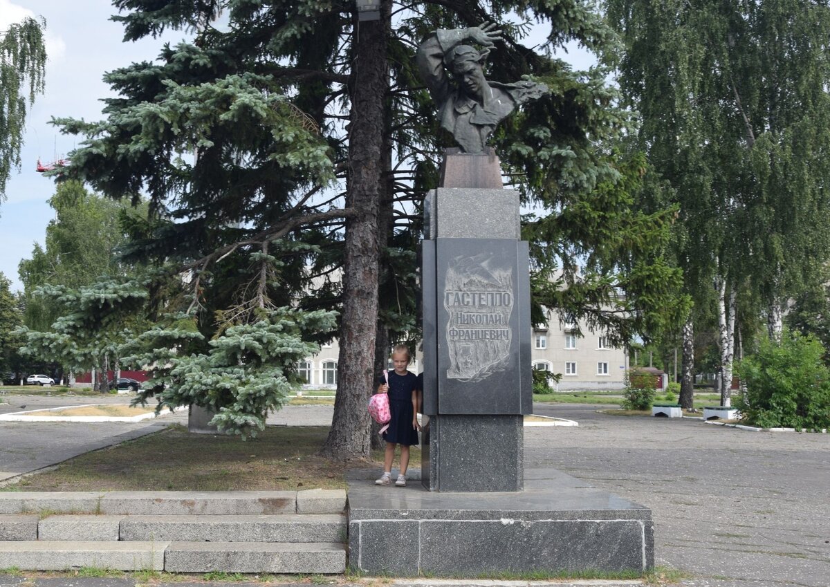Памятник Гастелло