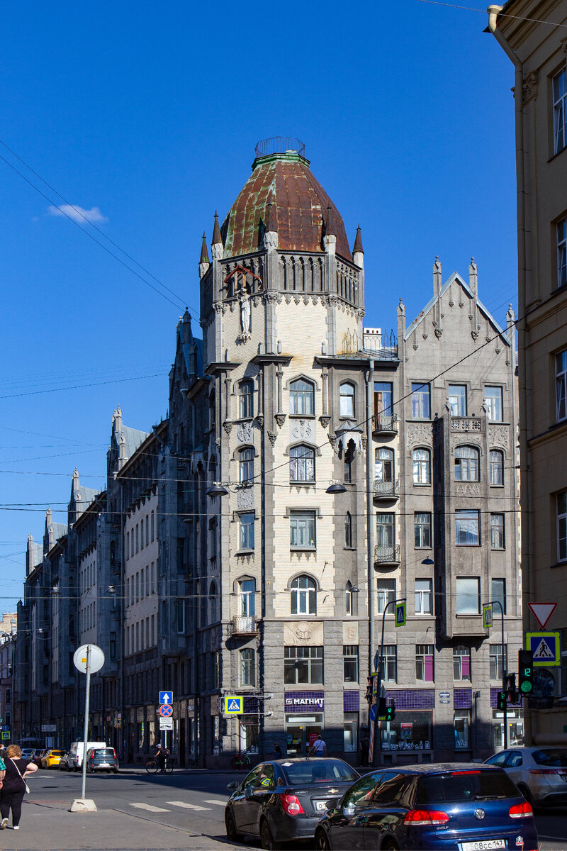 Доходный дом сельскохозяйственного товарищества "Помещик", адрес - Измайловский проспект, 16/30