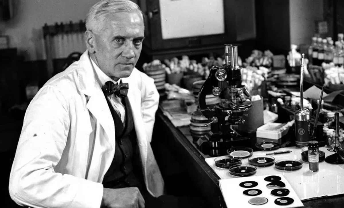 Вернувшись в Лондон в 1918-м, Флеминг возглавил отделение прививок в больнице Святой Марии (at St. Mary's Hospital). 