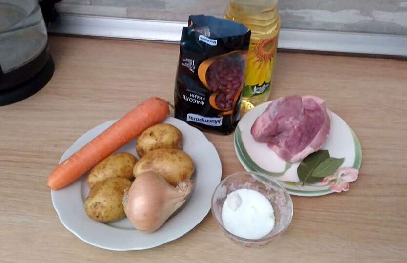 Необходимые ингредиенты для фасолевого супа.