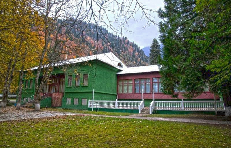 Дача Сталина на озере Рица в Абхазии