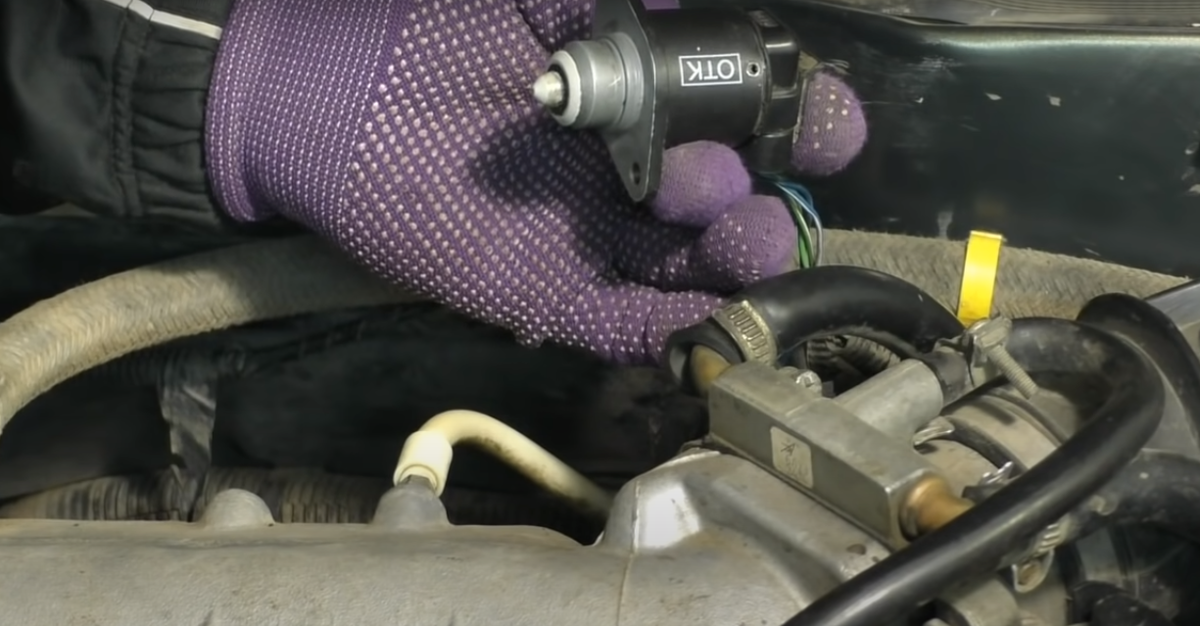 Плавают обороты 405. Датчик холостого хода уаз 409 двигатель инжектор. Датчик холостого змз 405. Дарчик холостого хода змз 405 евро3. Дроссель хендай солярис 1.