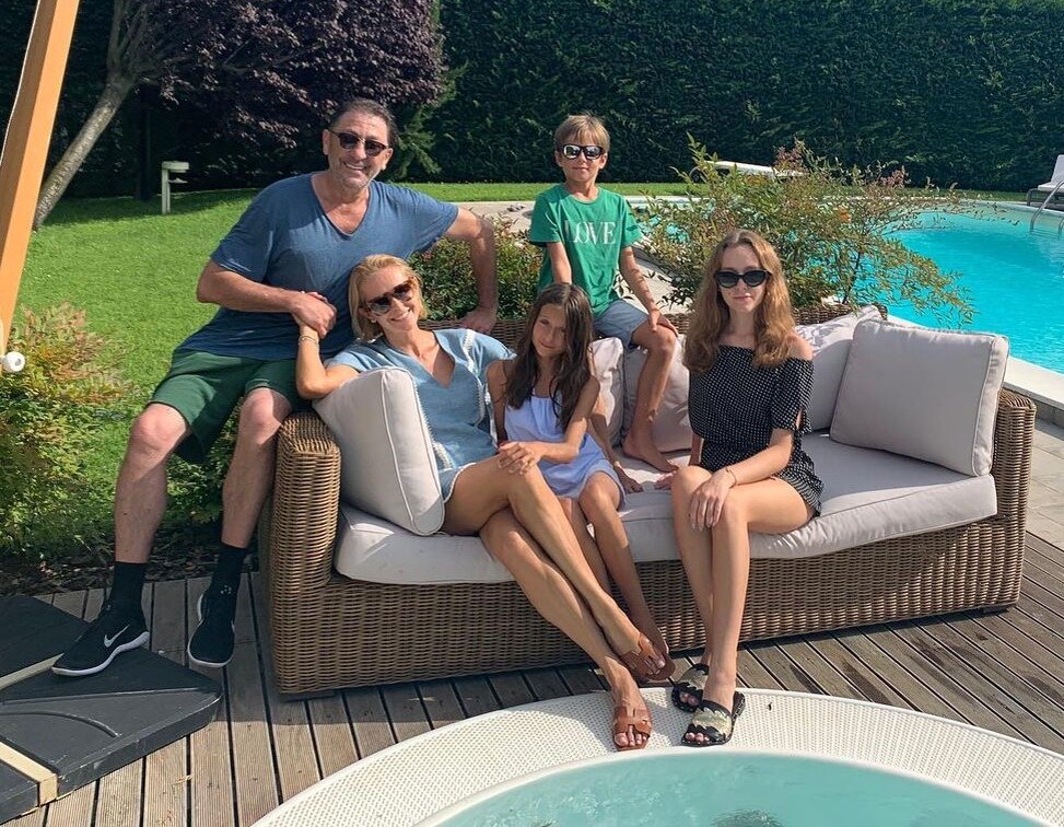 Григорий Лепс и Анна Шаплыкова с детьми. Фото: instagram.com/gvleps/