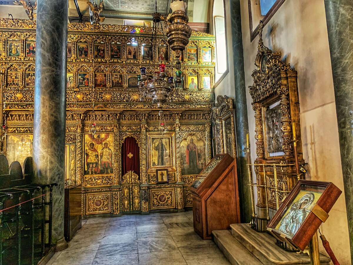 Η δεξιά πλευρά του τέμπλου.  Φωτογραφία του συγγραφέα