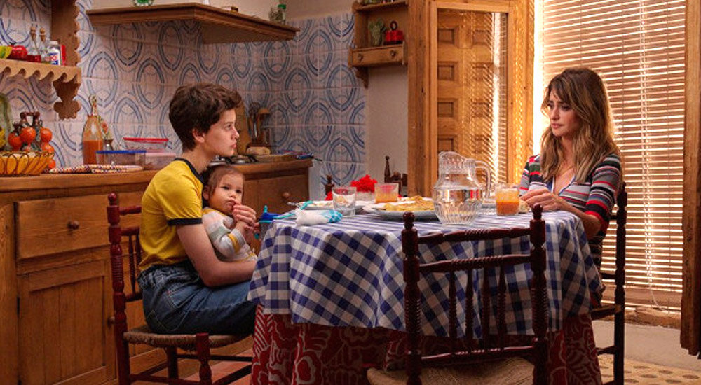 Кадр из фильма "Параллельные матери"