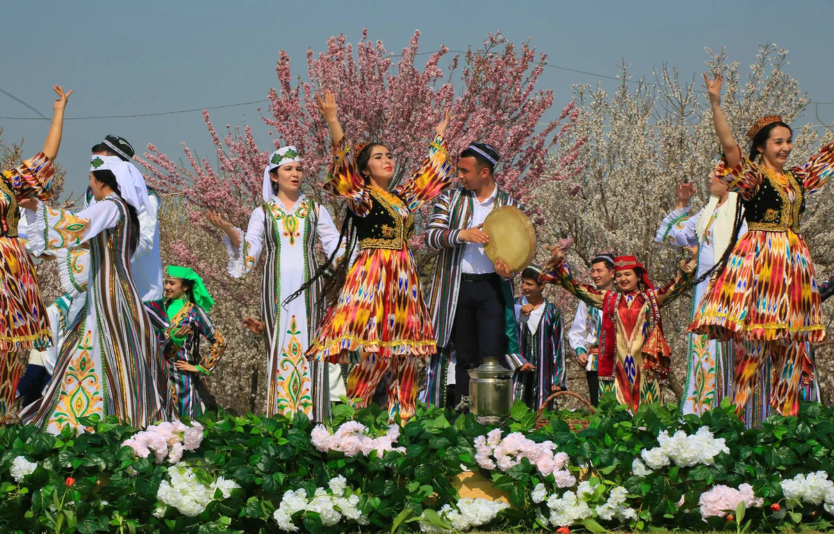 Когда навруз в 2024 году в россии. Навруз 2022 Узбекистан традиции. Национальный праздник Навруз в Таджикистане. Традиции Навруза в Узбекистане. Праздник Навруз 2022 в Узбекистане.