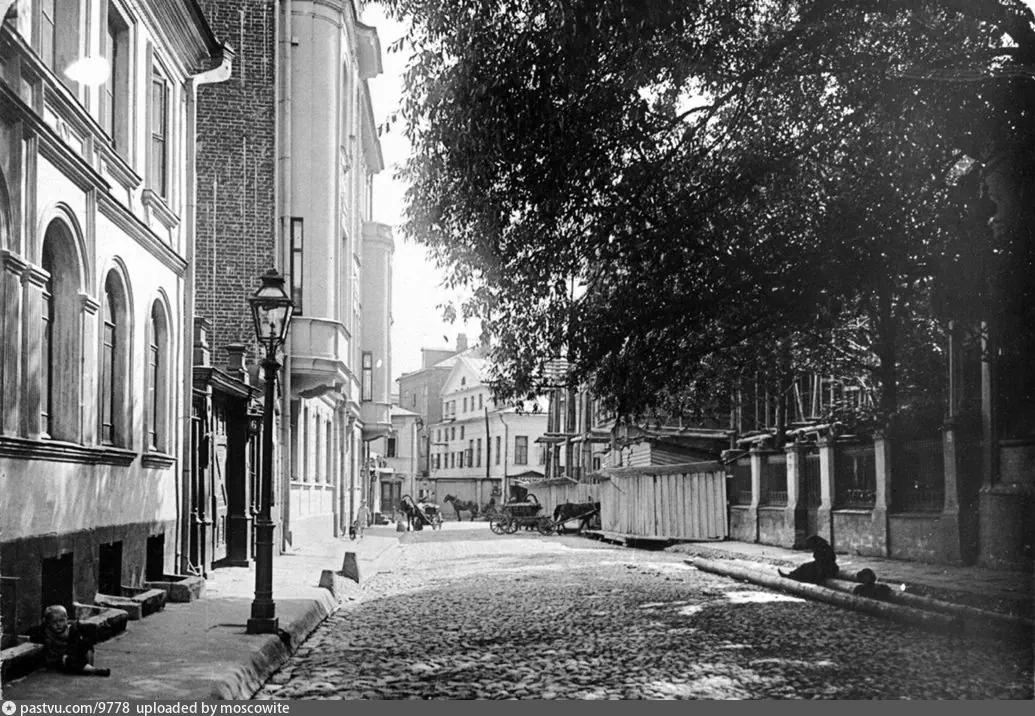 Филипповский переулок в сторону Сивцева Вражка, 1913 г. Источник: Собрание Э. В. Готье-Дюфайе.