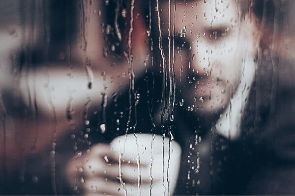 С точки зрения психоанализа, состояние апатии связано с разочарованием и его корни уходят в раннее детство.