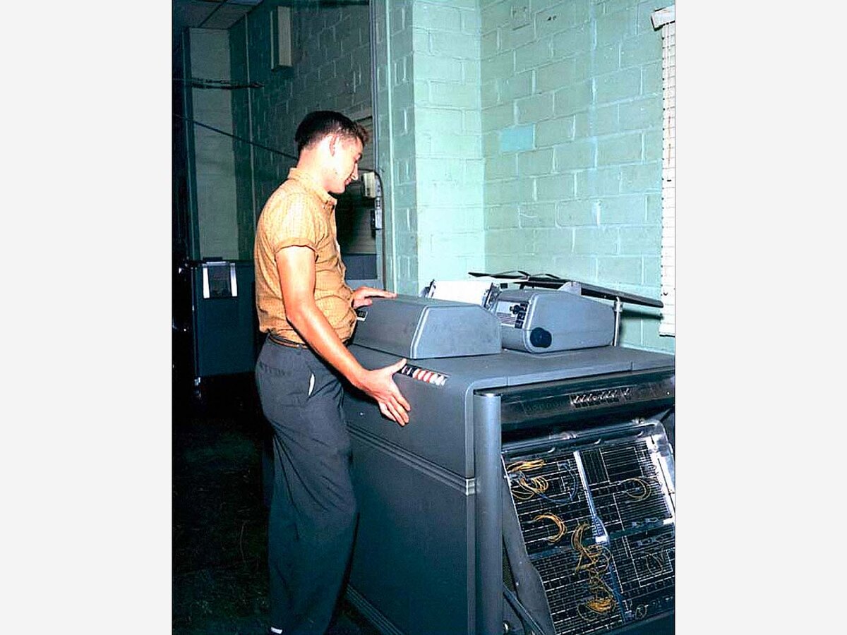 Табулятор IBM 407 в Редстоунском арсенале армии США, 1961 год. Фото: Wikimedia Commons