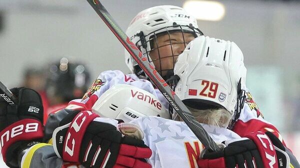    Хоккеистки "КРС Ванке Рэйз".© Фото : Страница ЖХЛ в Twitter.