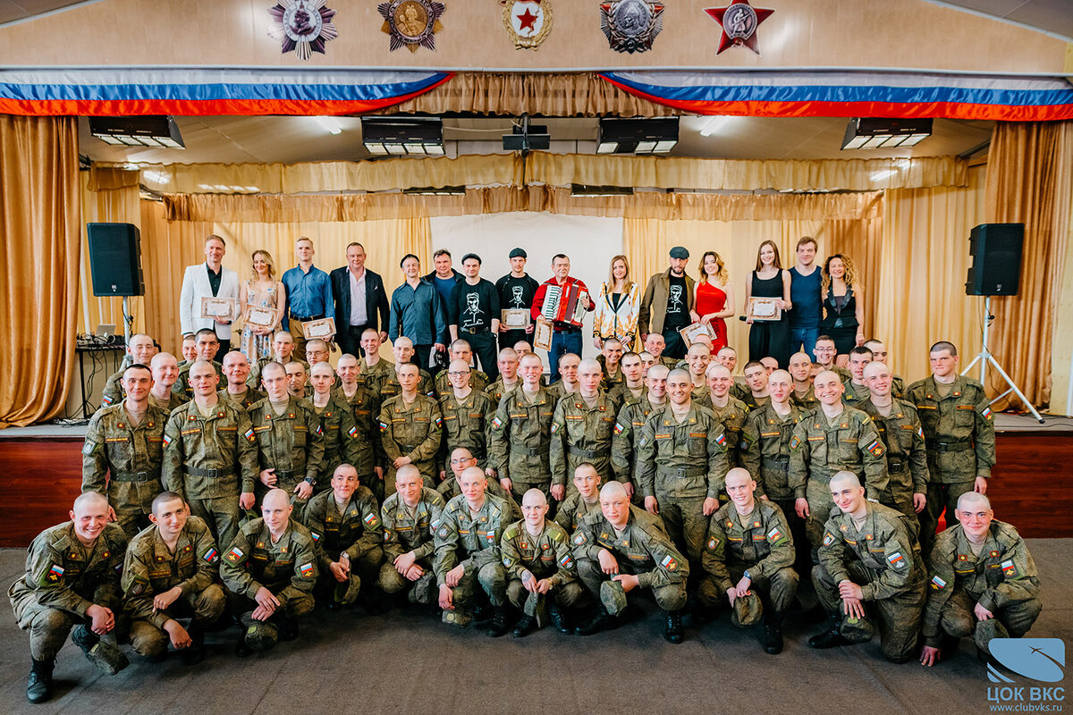 Творческая группа ЦОК ВКС выступила перед участниками Парада Победы на Красной площади