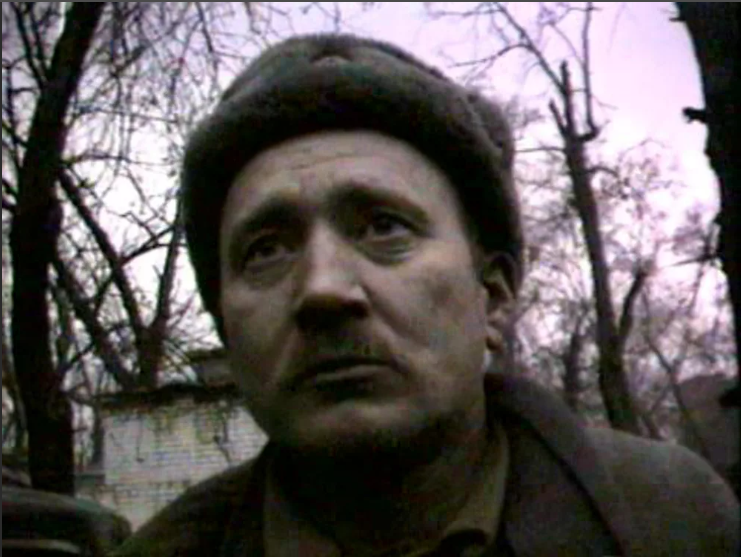 Подполковник Баталов дает интервью в Чечне