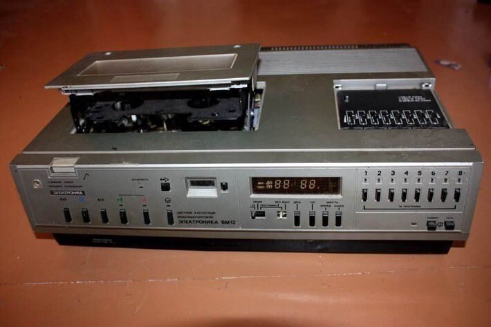 Знаменитая «Электроника-ВМ-12», скопированная с японского «Panasonic NV-2000» образца 1975 года...