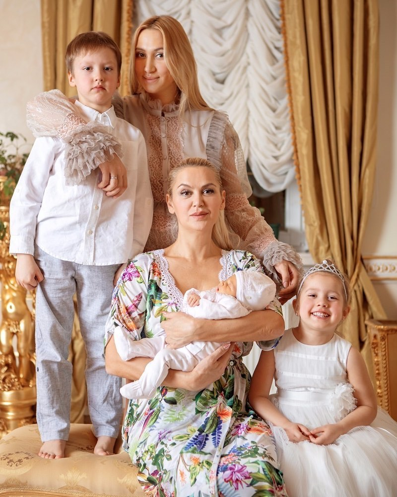 Буре фото с женой и детьми