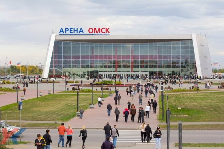 2007 год: тысячи болельщиков заполняют трибуны новой Арены Омск