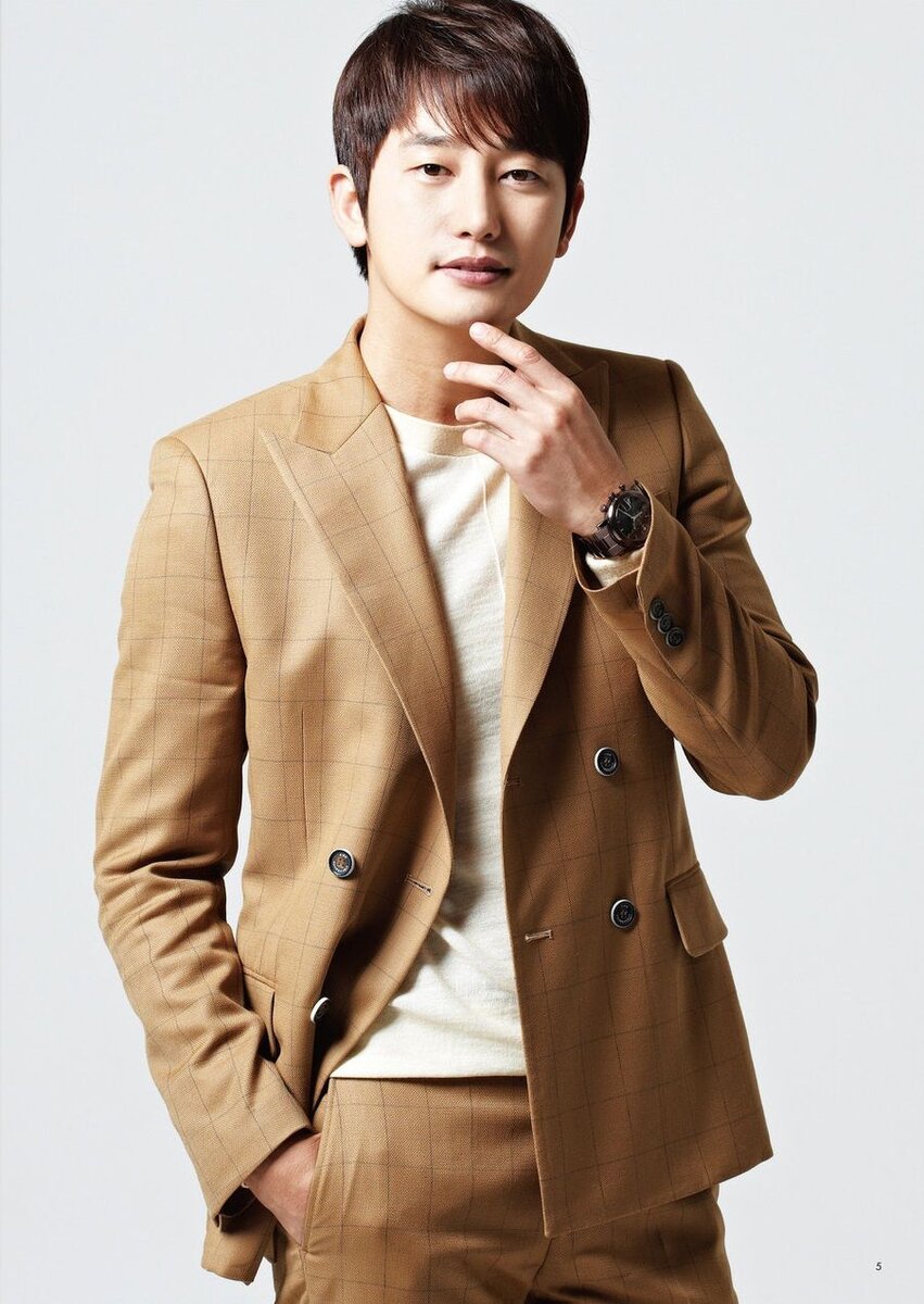 Актёр Пак Ши Ху