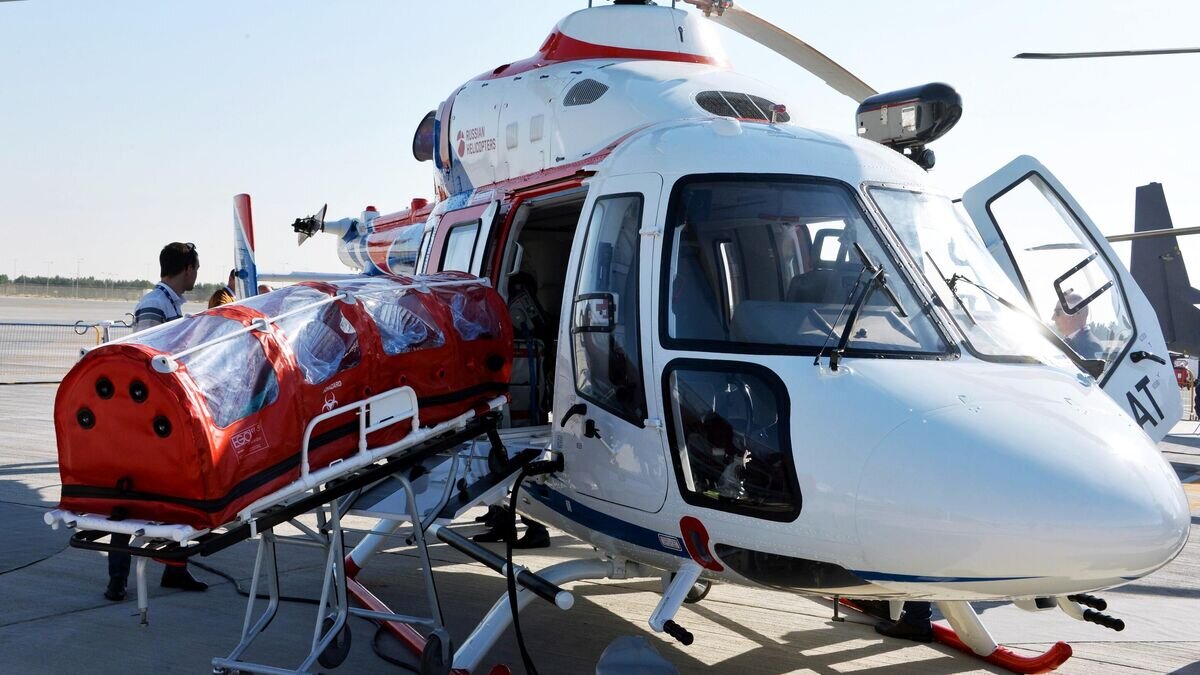    Многоцелевой вертолет "Ансат", представленный на авиакосмическом салоне Dubai Airshow 2021 в Дубае© РИА Новости / Александр Мельников