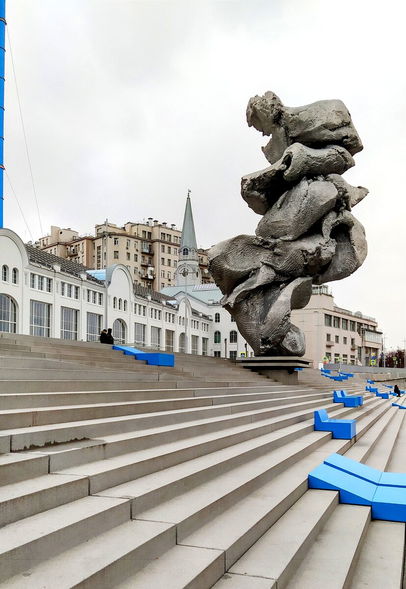 Урс Фишер, Большая глина №4. Фото автора. 