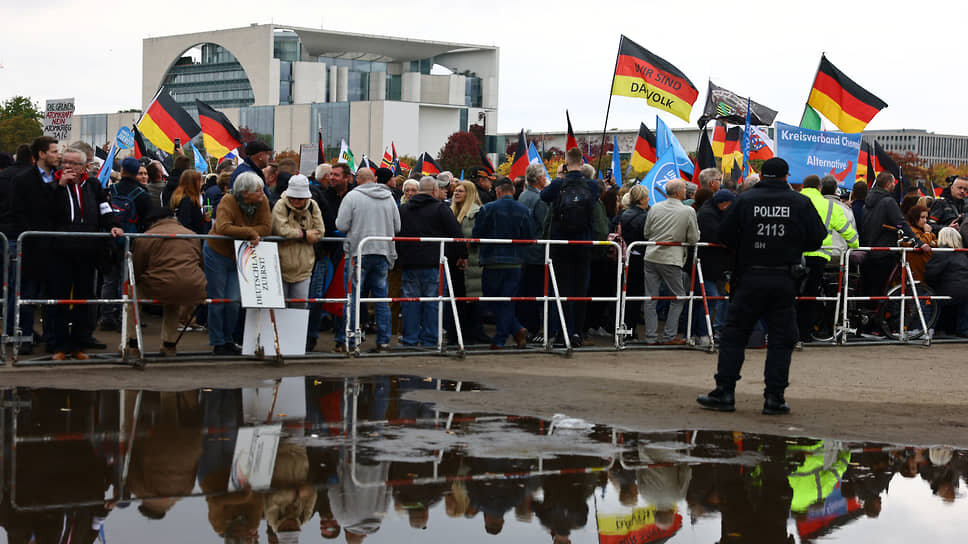 Фото: Christian Mang / Reuters📷Акция в Берлине