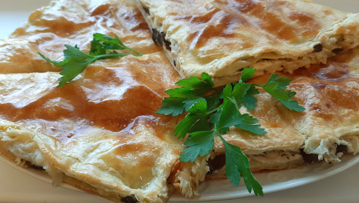 Фото автора. Штрудель с грибами и рикоттой. Подробный рецепт с фото - в статье. 