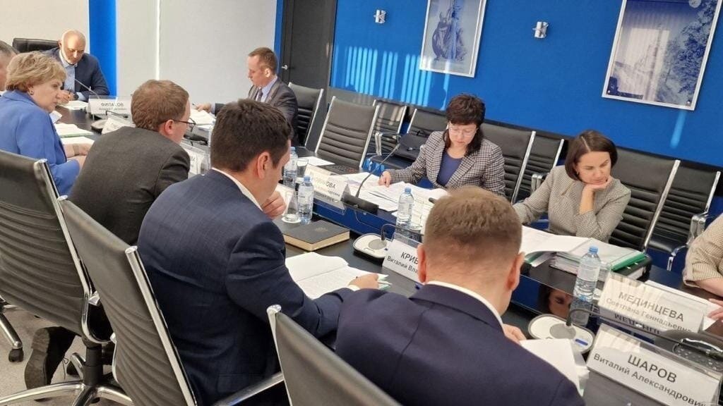     В бюджет заложили большую сумму на ремонт дорог и благоустройство дворов.