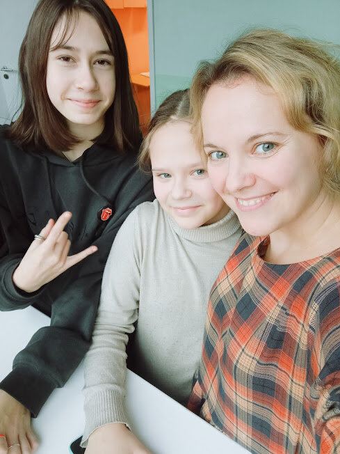 я и мои ученицы#песниподгитару #школа #учитель #стихиожизни #ольгамилош #мама #бабушка #воспитаниедетей #концерт #историиизжини 