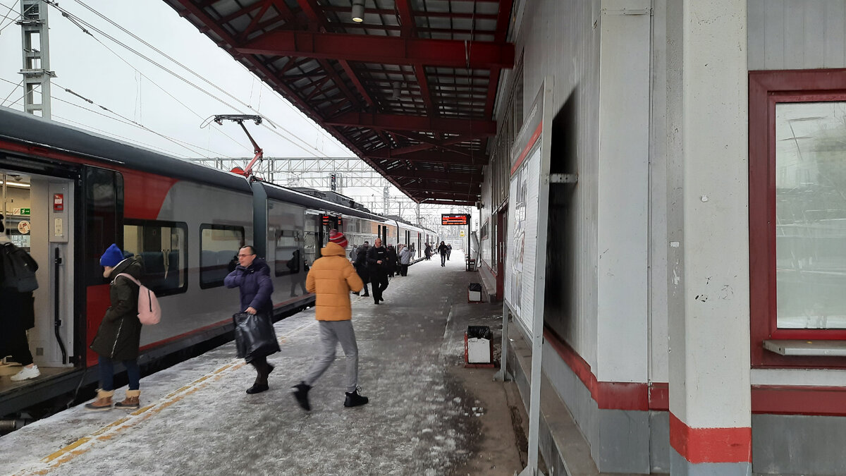 В заголовке чистая правда. Я столько раз ездил по БМО, моя любовь к этой дороге безгранична и известна всем, но я ни разу не бывал в своих закадычных краях при снеге... Ни-ра-зу...