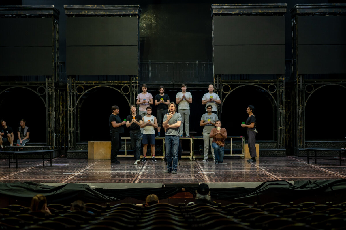 Репетиция мюзикла "Князь Серебряный". В центре Грозный - Игорь Балалаев